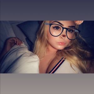 Meet your Posher, Alexis